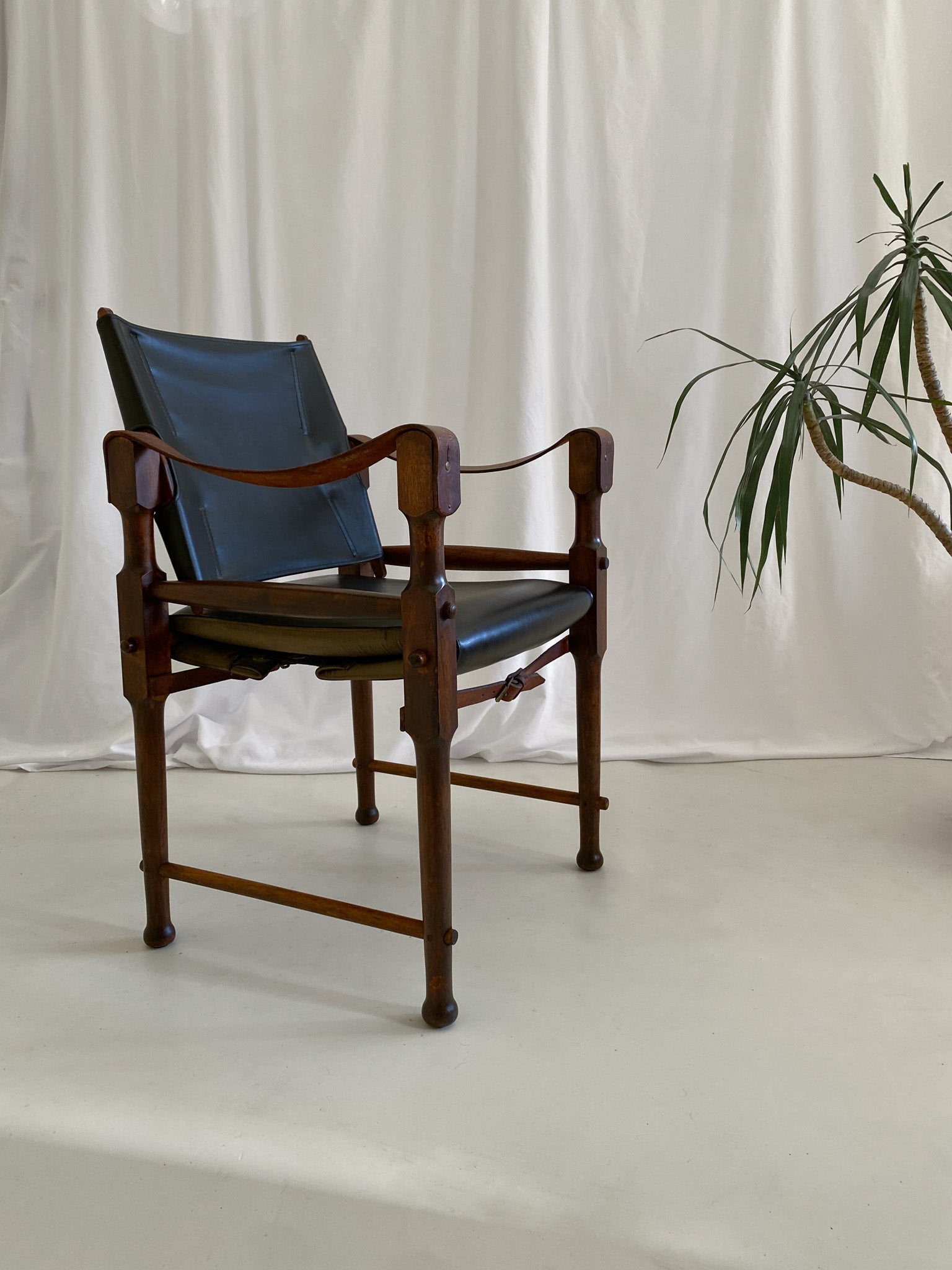 Michael hirst outlet safari chair