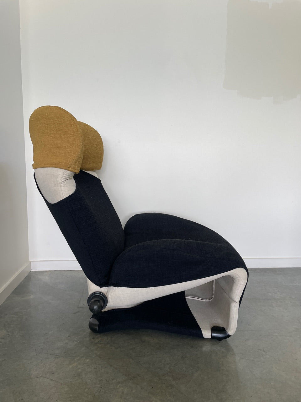 Cassina Wink Lounge Chair by Toshiyuki Kita