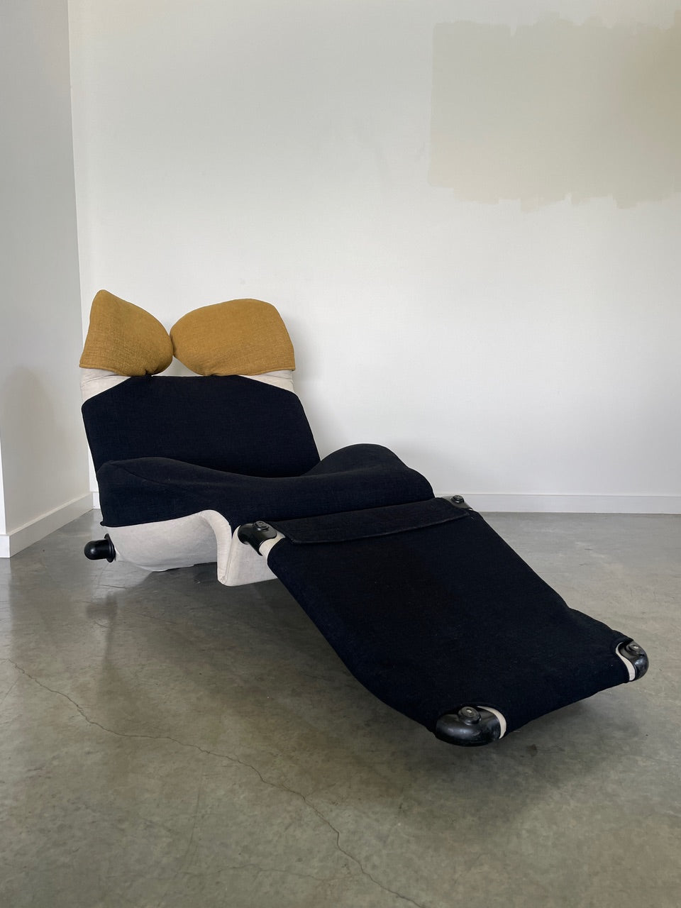 Cassina Wink Lounge Chair by Toshiyuki Kita