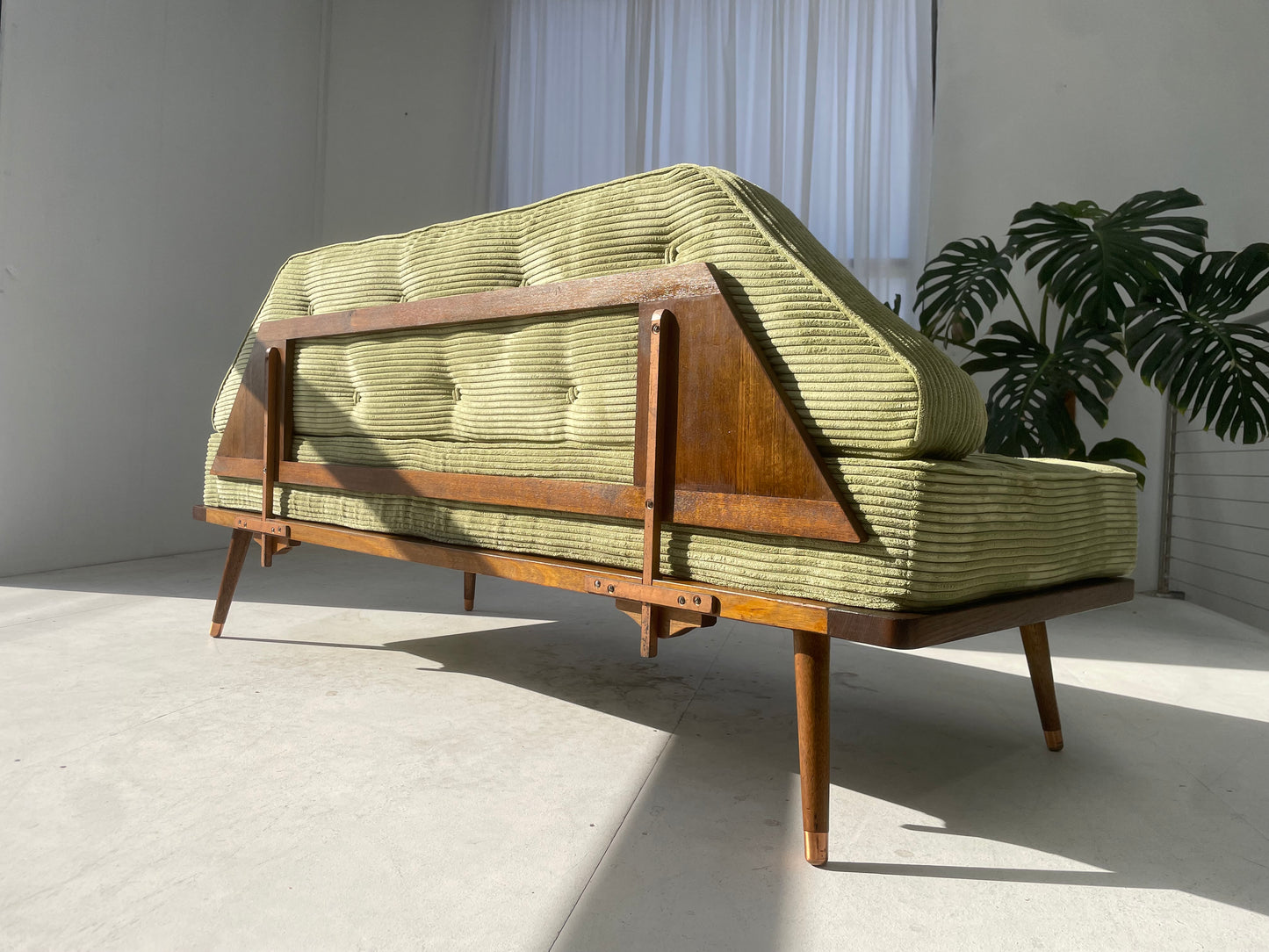 Mid-Century Daybed