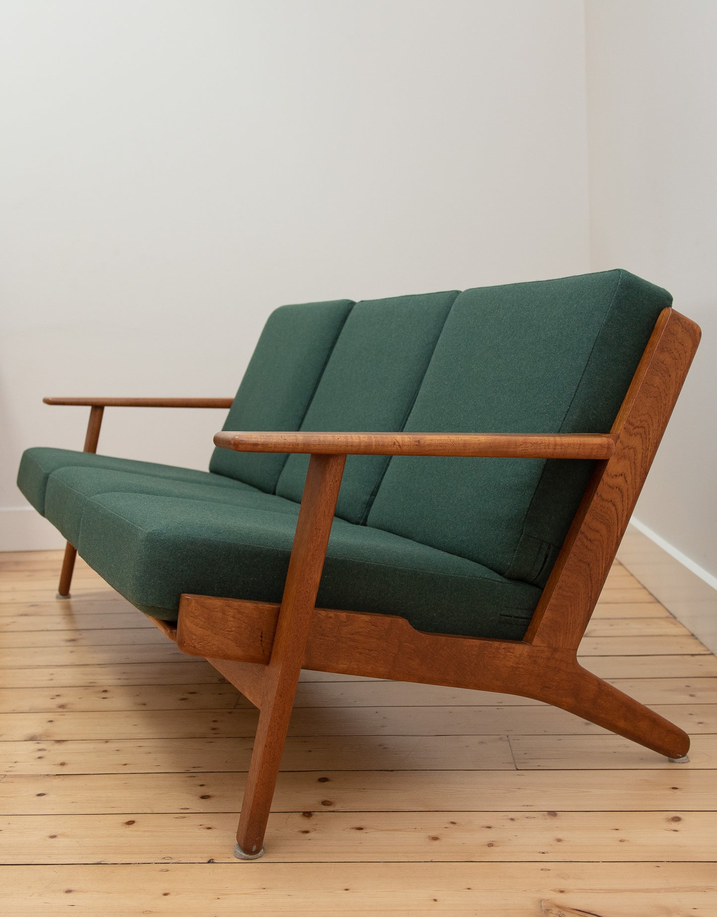 Hans Wegner GE290 Plank Sofa