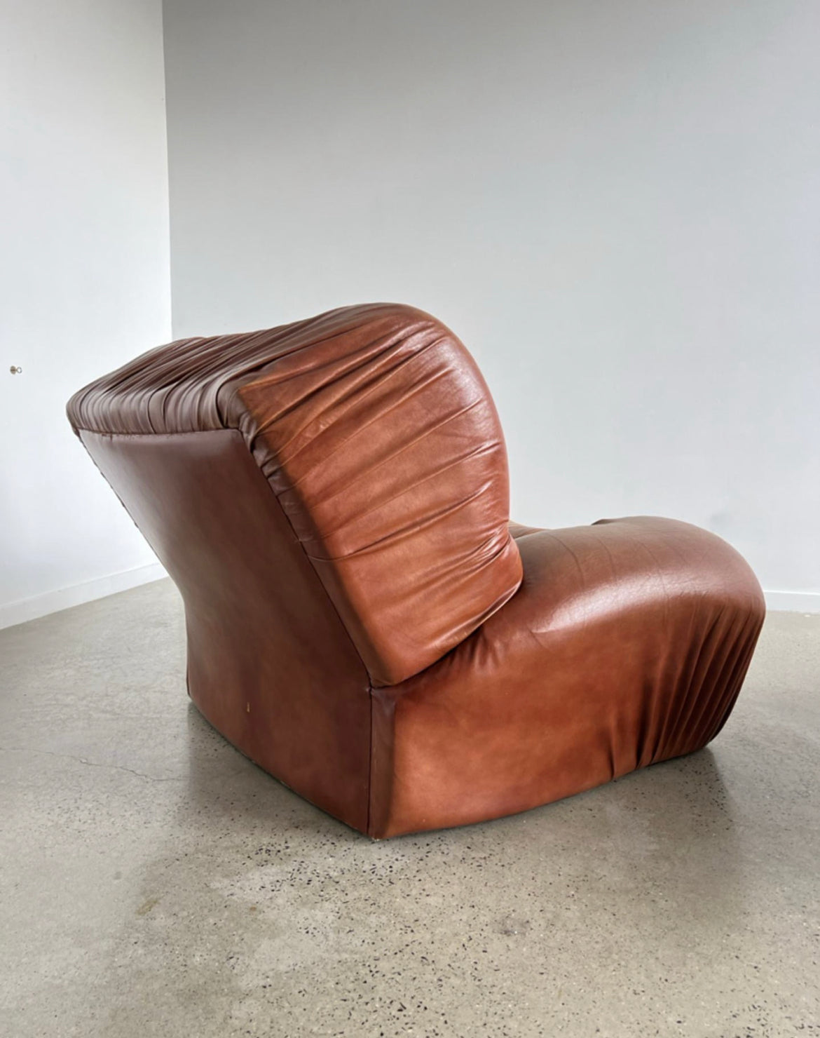 - Set of Two - Italian Leather Armchairs by Giuseppe Rossi for Albizzate, 1970s.